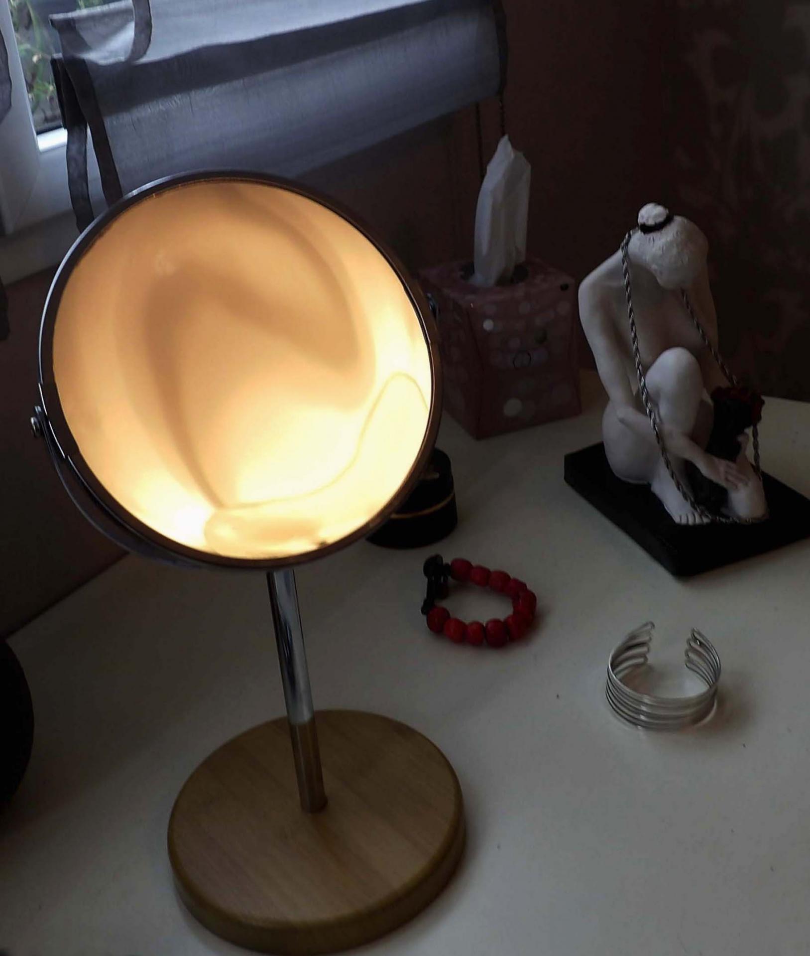 Un miroir grossissant peut mettre le feu à la maison